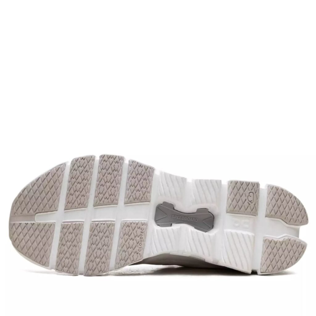 On Running Cloud X 4 AD White Wolf